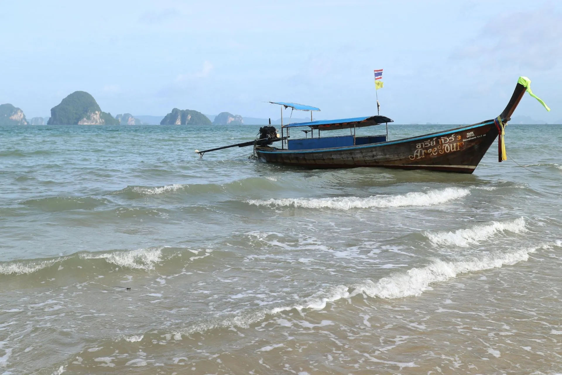 Krabi is an ideal destination for Malaysian Muslim travelers, offering beautiful beaches, stunning islands, halal food, mosques, and Muslim-friendly services. Choosing a halal tour can make the journey more convenient, comfortable, and enjoyable.